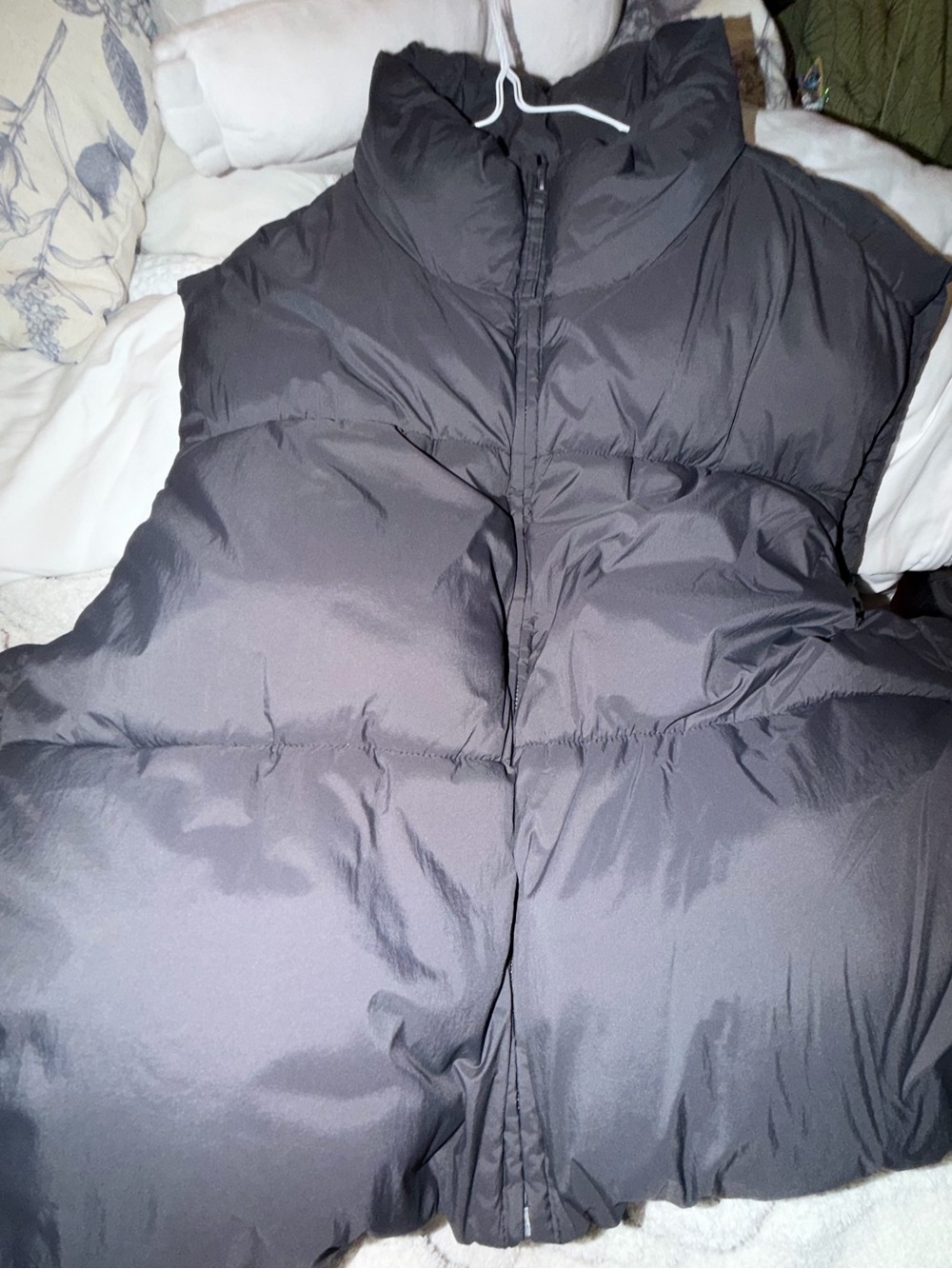 American Eagle Outfitters Black Puffer Vest